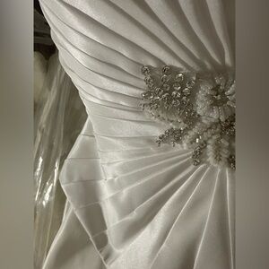 Elegant White Strapless Gown